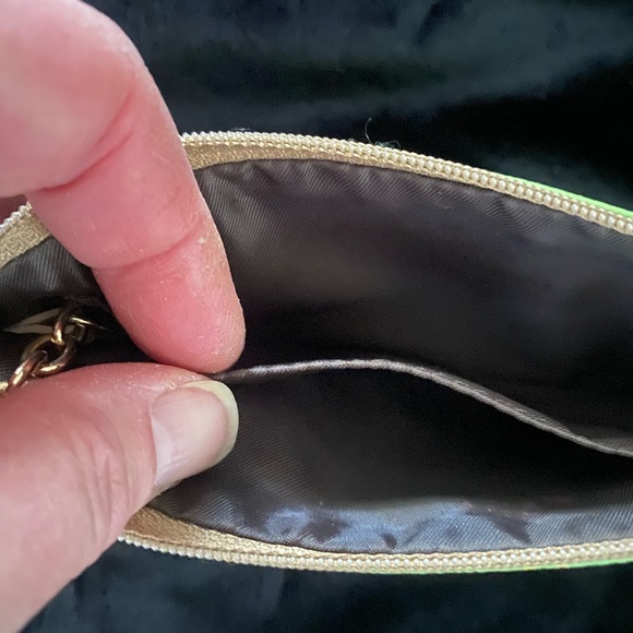 DOONEY & BOURKE “Ants at a Picnic” bag with wristlet and dust bag included. - Picture 9 of 11